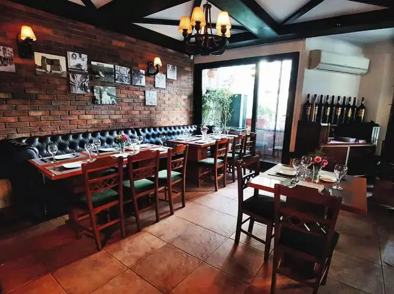 ویدئویی عجیب از یک رستوران معلق در تهران + ویدئو