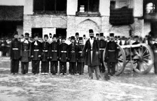 بست‌نشینی قزاق‌ها در اصطبل‌خانه سلطنتی