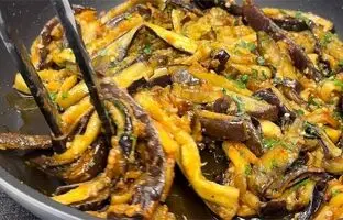  (ویدئو) دستور پخت اسپاگتی بادمجان با سیر، یک غذای متفاوت ایتالیایی 