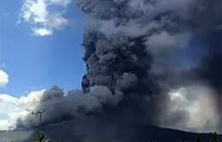  فوران قدرتمند آتشفشان لووتوبی در شرق جزیره فلورس اندونزی + ویدئو