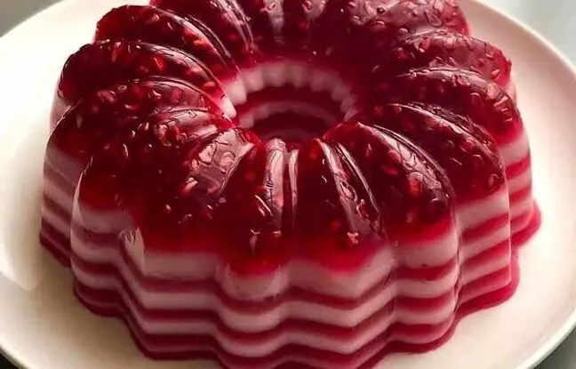 طرز تهیه آسان ژله انار برای شب یلدا + ایده های تزیین ژله انار