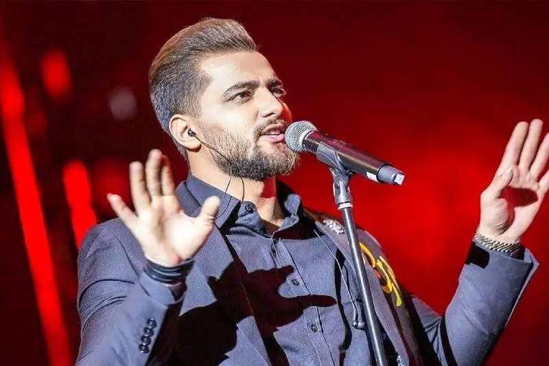 (ویدئو) افشاگری امیر مقاره از پشت پرده عدم حضور مادرش در کنسرت‌های او