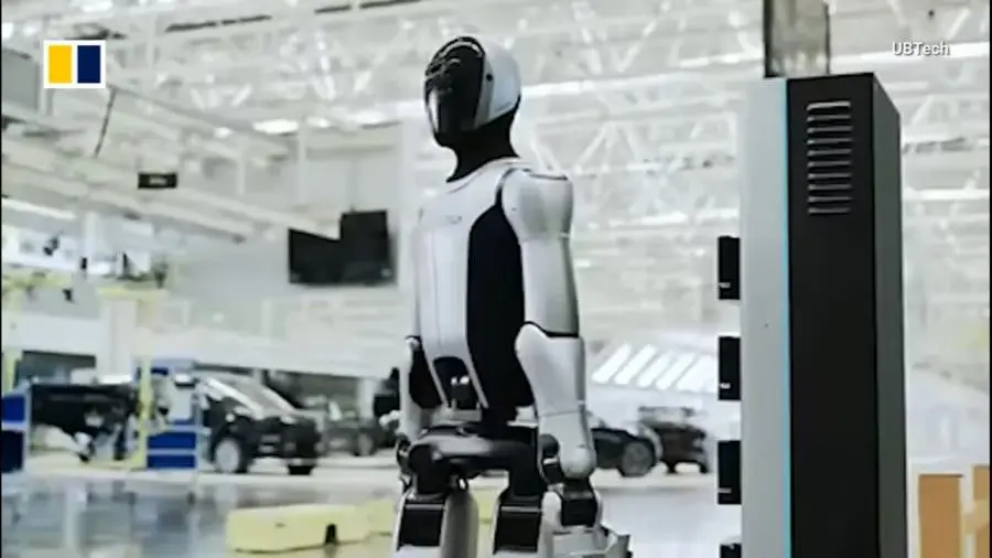 این ربات انسان‌نما خودش باتری‌هایش را تعویض می‌کند + ویدئو