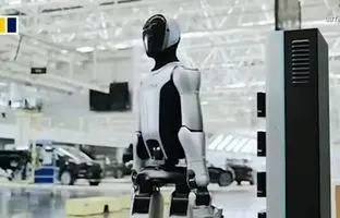 این ربات انسان‌نما خودش باتری‌هایش را تعویض می‌کند + ویدئو