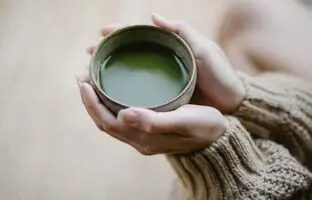 تفاوت چای ماچا با ماچا لاته + تهیه ماچا لاته به روش کافه ها