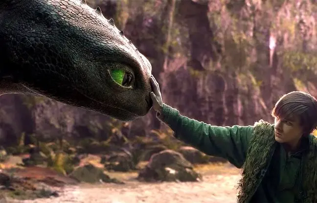  پوستر فیلم How to Train Your Dragon اژدهایی غول پیکر را نشان می‌دهد
