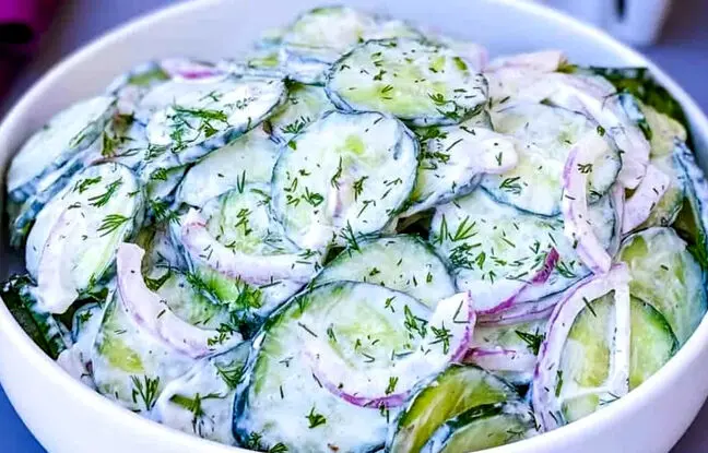 طرز تهیه سالاد خیار و پیاز به روش یونانی
