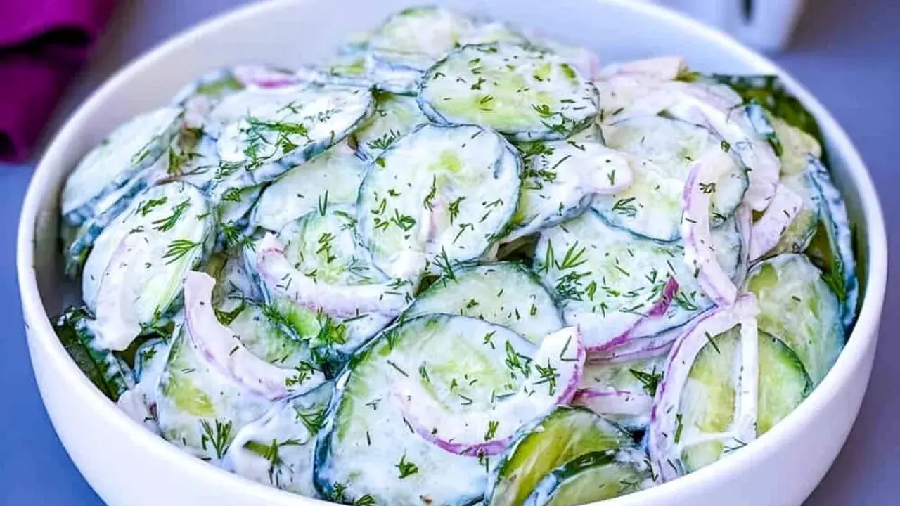 طرز تهیه سالاد خیار و پیاز به روش یونانی