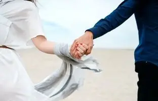 ۵ نشونه که یک نفر واقعاً دوستت داره
