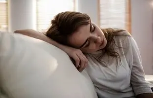 
7 بار عاطفی سنگین که شادی‌ات را می‌دزدند!
