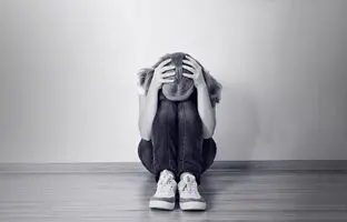 
چگونه باید با افسردگی نوجوانان برخورد کرد؟
