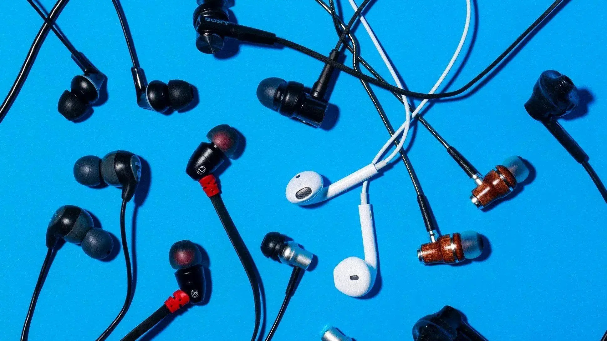 راهنمای خرید بهترین هندزفری سیمی بازار | معرفی ۷ مدل پرطرفدار