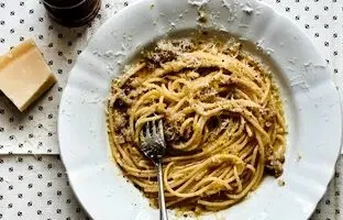 طرز تهیه اسپاگتی فلفل سیاه و پیاز