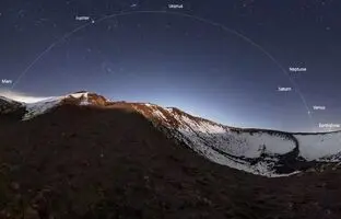 تصویر روز ناسا: آسمان پر از سیاره بر فراز آتشفشان اِتنا