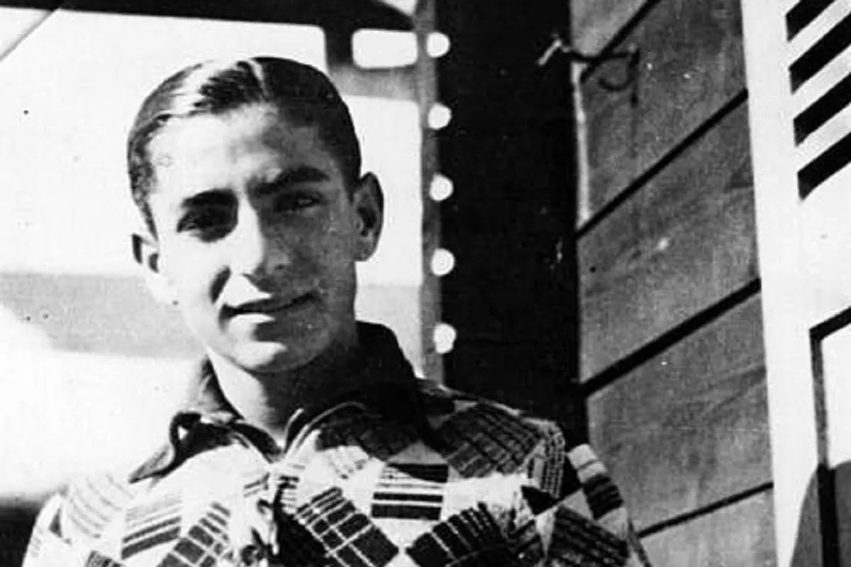 عکس قدیمی: اشرف و محمدرضا در آغوش رضاشاه در سال 1300 