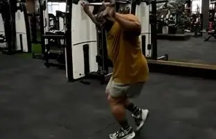 رقص جالب هادی چوپان با میله آهنی/ گرگ پارسی نمی‌تواند خوشحالی‌اش را پنهان کند + ویدئو