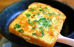طرز تهیه یک صبحانه ساده با نان تست در 5 دقیقه به روش آشپز چینی + ویدئو