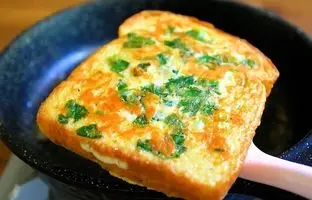 طرز تهیه یک صبحانه ساده با نان تست در 5 دقیقه به روش آشپز چینی + ویدئو