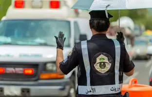 تردد حجاج با چترهای هوشمند کولردار + ویدئو