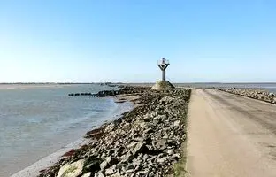 جاده عجیبی در فرانسه که هر روز دوبار زیرآب می رود! +ویدئو