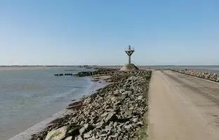 جاده عجیبی در فرانسه که هر روز دوبار زیرآب می رود! +ویدئو