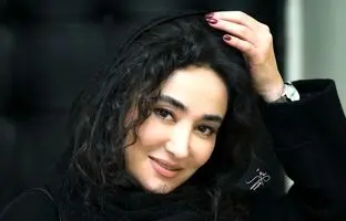 استایل بهاری ۱۴۰۴؛ گالری‌گردی بهاره افشاری با یک تیپ خاص
