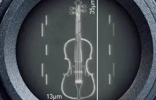 کوچک‌ترین ویولن جهان /ساز مینیاتوری که با چشم دیده نمی‌شود