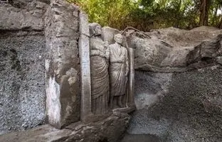 کشف دو مجسمه بزرگ در شهر سوخته
