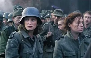 ۱۰ فیلم دیدنی در مورد زندگی در دوران جنگ؛ از Testament of Youth تا Downfall