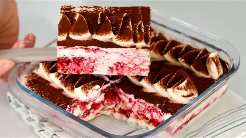 خوشمزه بپزید؛ طرز تهیه دسر توت فرنگی شکلاتی