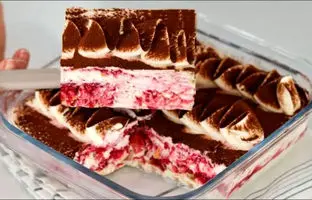 خوشمزه بپزید؛ طرز تهیه دسر توت فرنگی شکلاتی