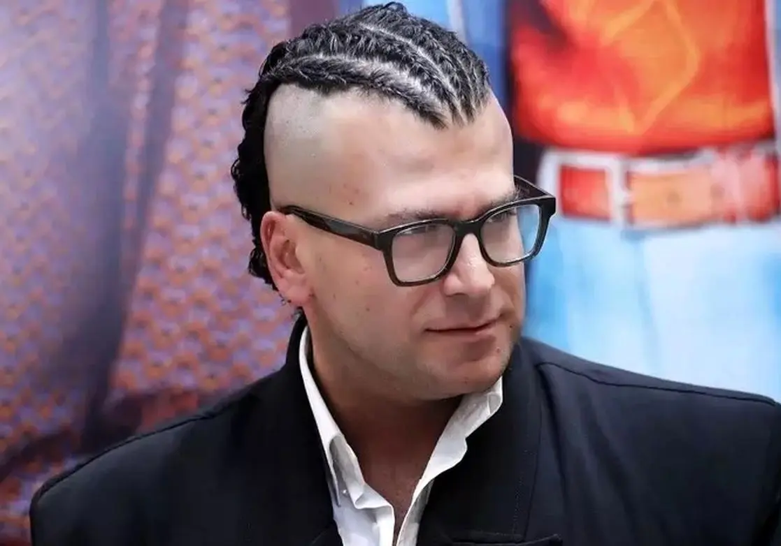 «جواد جوادی» (فصل سوم بچه مهندس) در کنار پدر و مادرش