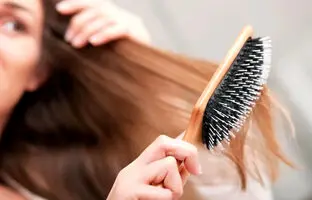 ترفندهای روزانه برای جلوگیری از گره خوردن و شکنندگی مو