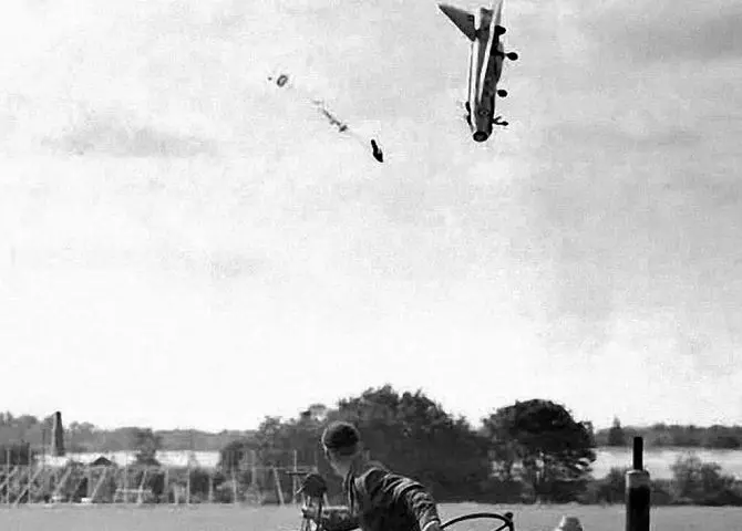 داستان یکی از مشهورترین عکس‌های سقوط جنگنده‌ها