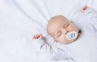 رفلاکس معده نوزاد تا چند ماهگی ادامه دارد؟