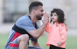 شادی دختر سروش رفیعی پس از برتری پرسپولیس مقابل استقلال + ویدئو