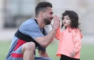 شادی دختر سروش رفیعی پس از برتری پرسپولیس مقابل استقلال + ویدئو