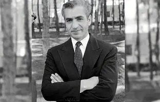 خودروی شاه در بازگشت به تهران و برپایی «طاق نصرت» + عکس