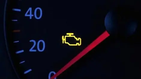 دلیل روشن شدن چراغ چک پس از بنزین زدن چیست؟