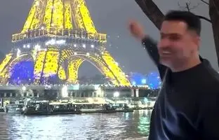 جشن کریسمسی علی ضیاء در کنار برج ایفل + ویدئو