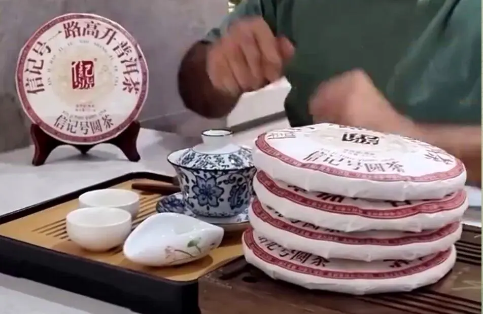 (ویدئو)  قیمت نجومی یک چای و برابری با طلا؛ یک بسته ۴۵ میلیون تومان!