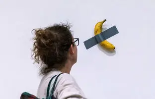 تصاویری عجیب از لحظه بلعیدن اثر هنری ۶.۲ میلیون دلاری! + ویدئو