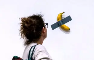 تصاویری عجیب از لحظه بلعیدن اثر هنری ۶.۲ میلیون دلاری! + ویدئو
