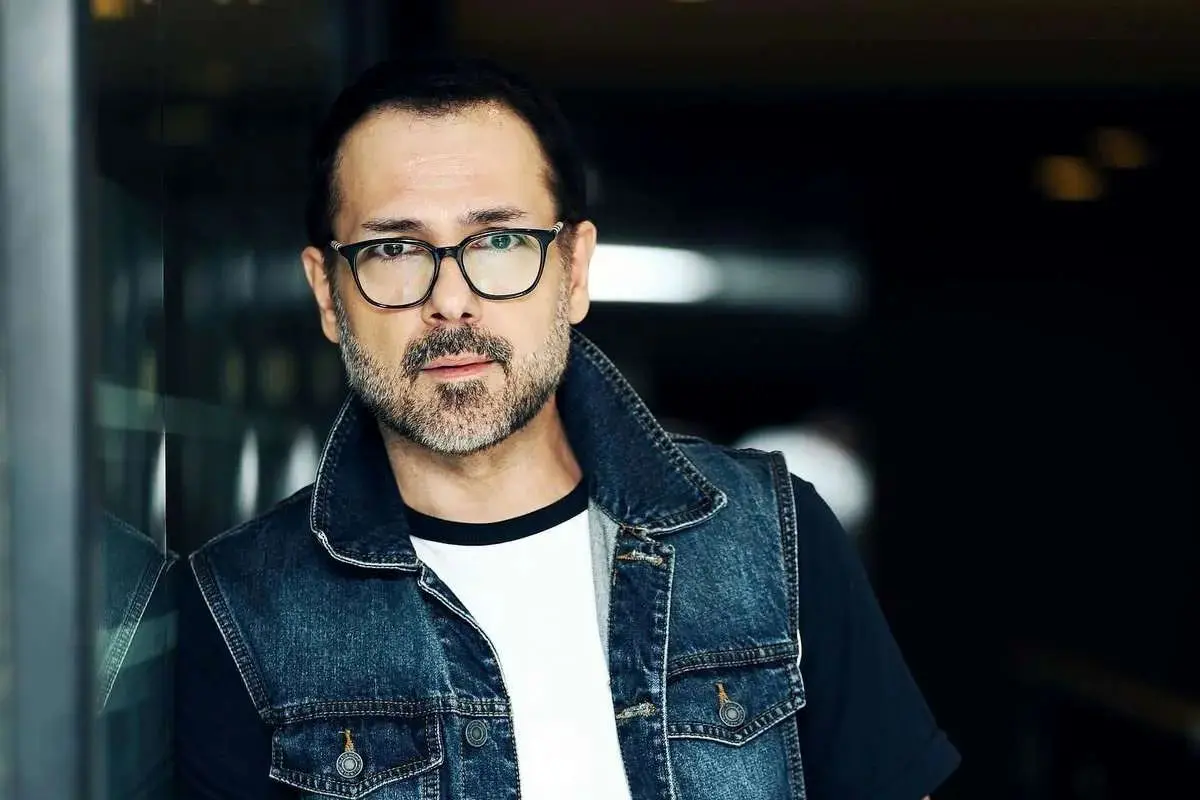  قابِ عاشقانه کوروش تهامی در شب تولد همسرش 