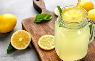 فواید شگفت انگیز نوشیدن آب لیمو/ بهترین زمان مصرف