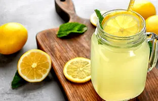 فواید شگفت انگیز نوشیدن آب لیمو/ بهترین زمان مصرف