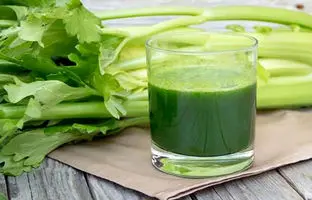 خوشمزه بپزید؛ ۷ ترفند برای گرفتن تلخی آب کرفس