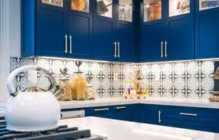 3 پیشنهاد هوش ‌مصنوعی برای دکوراسیون آشپزخانه ایرانی