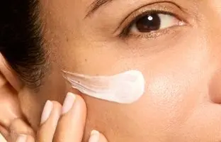 بهترین کرم‌های ضد چروک شب برای ترمیم و جوان‌سازی پوست