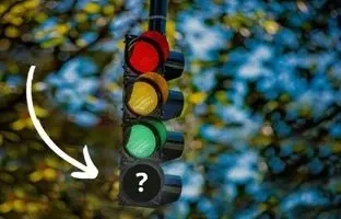 
چهارمین رنگ چراغ راهنمایی؛ آغاز عصر جدید عبور و مرور
